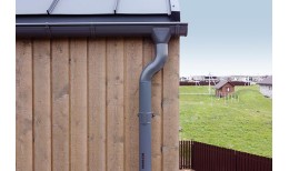 Кронштейн трубы Grand Line на дерево 100мм RAL 7024 мокрый асфальт